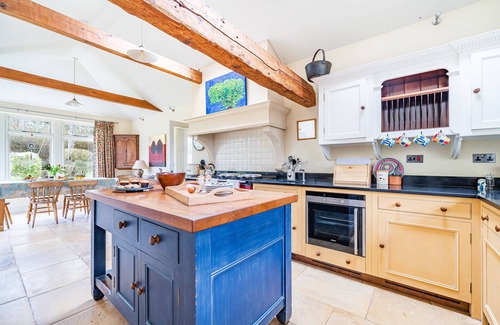 Zeals Cottage | Manor Farm House sleeps 5 guests in 3 bedrooms