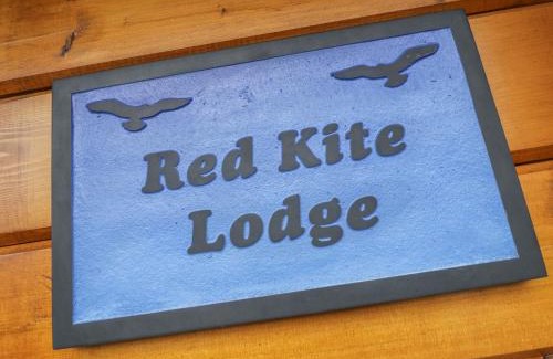 Bettws Cedewain House | Manor Farm Lodges - Red Kite Lodge