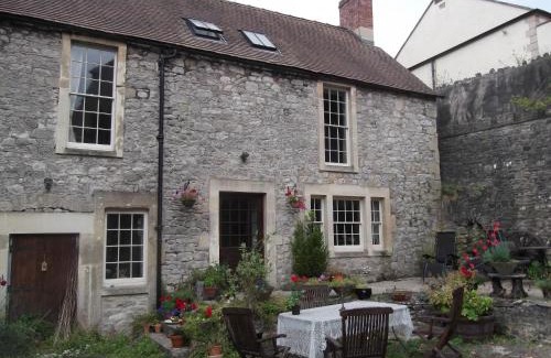 Shepton Mallet House | Manor House Annex - Sleeps up to 6 People