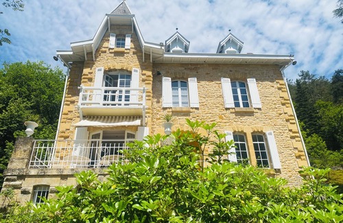 Saint-Leon-sur-Vezere House | Manor house in the Périgord noir for 12 people with swimming pool