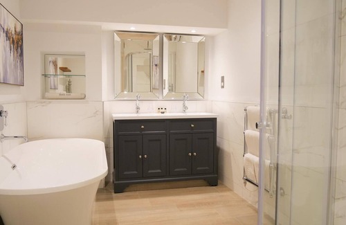 West Auckland Hotel | Manor House Hotel