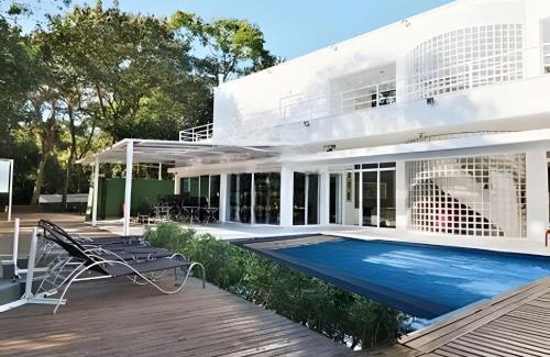 Cotia House | Mansão Cinematográfica em Condomínio- Granja Viana
