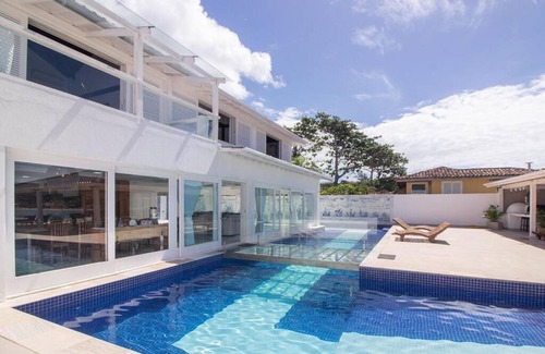 Village da Ferradura House | Mansão Pé na Areia da Ferradura Por Luxury Rentals