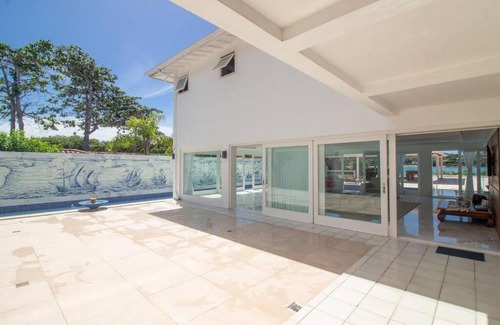 Village da Ferradura House | Mansão Pé na Areia da Ferradura Por Luxury Rentals