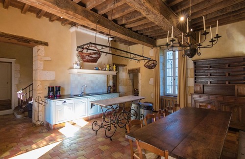 Saint-Georges-de-Montclard Villa | Mansion in Aquitaine with Private Pool