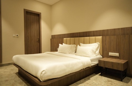 Ujjain Resort | Mansa Club And Resort