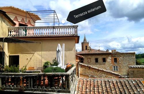 Sarteano Apartment | Mansarda con solarium panoramico su centro storico di Sarteano vicino alle famose terme della Val d'Orcia