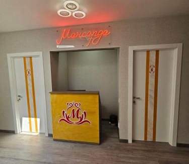 Shevchenkivs'kyi District Hotel | Mansarda Iris