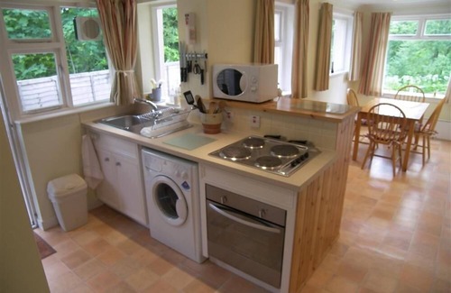Forres Cottage | Manse Cottage - a cottage that sleeps 4 guests in 2 bedrooms