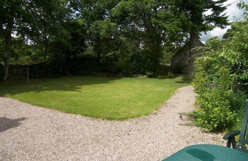 Forres Cottage | Manse Cottage - a cottage that sleeps 4 guests in 2 bedrooms