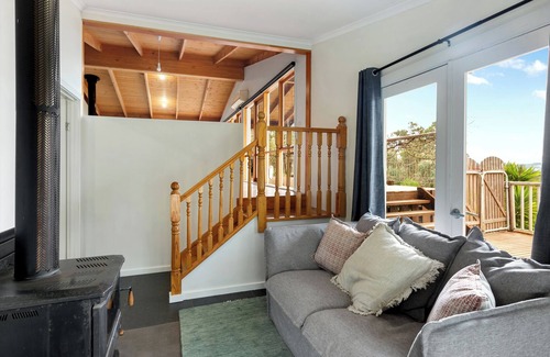 Mansfield House | Mansfield Hideaway - Amazing Hillside Retreat