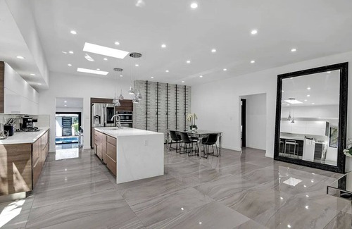Greater Wilshire - Hancock Park Villa | Mansfield Modern - Ultimate Entertainer’s Oasis with Guest House