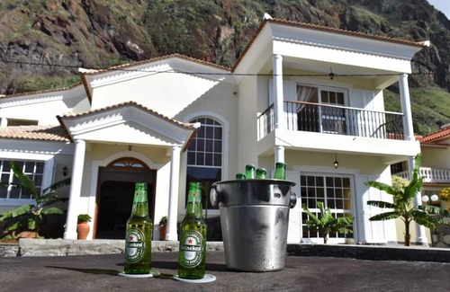 Prazeres Villa | Mansion Almond