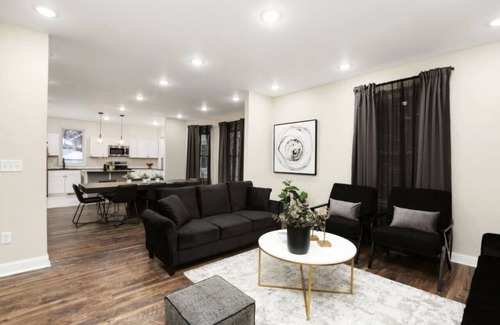 New Center Detroit House | Mansion in LaSalle Gardens