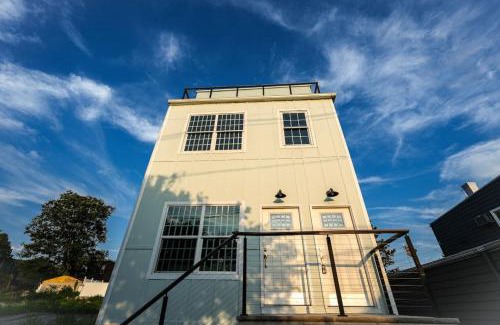 West New York House | Mansion Retreat 15 min to NYC w Balcony views