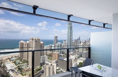 Surfers Paradise Apartment | Mantra Circle on Cavill