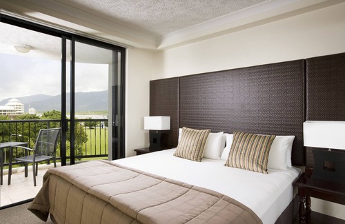 Cairns Central Business District Hotel | Mantra Esplanade