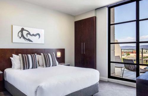 Adelaide Central Business District Hotel | Mantra Hindmarsh Square