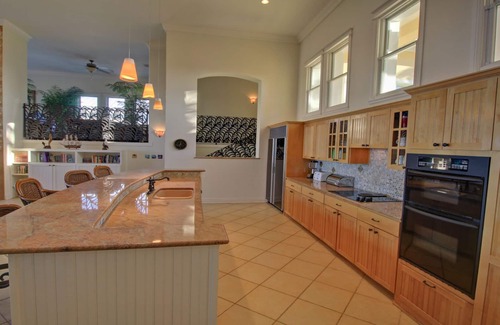 The Shores House | Manu Kai Elegant Beachfront retreat for large families. Private House with Swimming pool and Hot tub