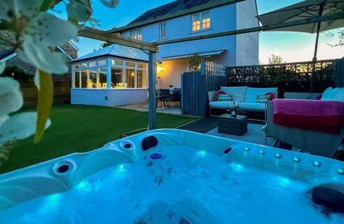 Totnes House | Manuka Cottage