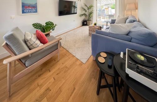 Totnes House | Manuka Cottage