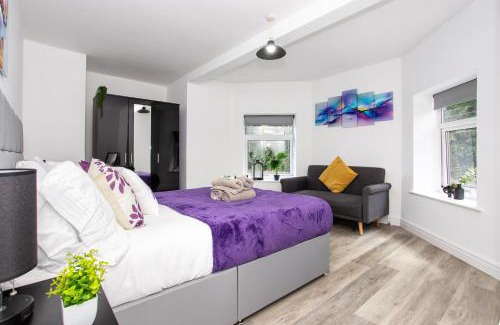 Wakefield Apartment | Manygates by Alt-Stay Accommodation - 4 Bed Ground Floor Apartment Ideal For Workforces & Relocations - Weekly & Monthly Rates Available