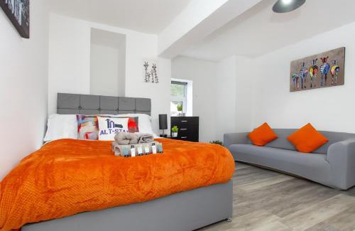 Wakefield Apartment | Manygates by Alt-Stay Accommodation - 4 Bed Ground Floor Apartment Ideal For Workforces & Relocations - Weekly & Monthly Rates Available