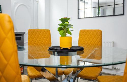 Wakefield Apartment | Manygates by Alt-Stay Accommodation - 4 Bed Ground Floor Apartment Ideal For Workforces & Relocations - Weekly & Monthly Rates Available