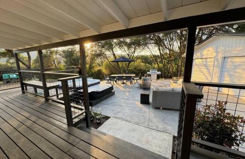 Ahwahnee House | Manzanita Hideaway Hot Tub Sunset views Yosemite