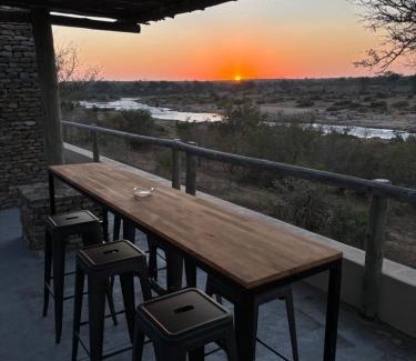 Buffelspruit Villa | MANZINI RIVER HOUSE - Mjejane Private Game Reserve, Greater Kruger National Park