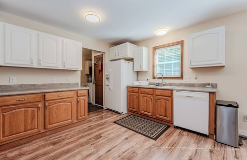 Miller Lake Cottage | Maple Cottage at Miller Lake: Your Serene Nature Escape