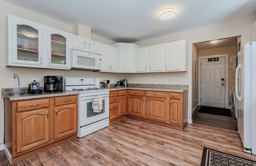 Miller Lake Cottage | Maple Cottage at Miller Lake: Your Serene Nature Escape