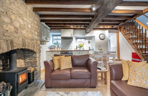 Chipping Norton Cottage | Maple Cottage - Beautiful 2BD Home, Perfect For Family Retreat