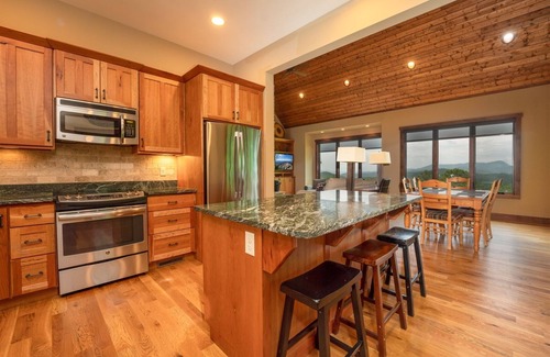 Pisgah Forest House | Maple Cottage in Sutton Knob Upscale home with grill and deck