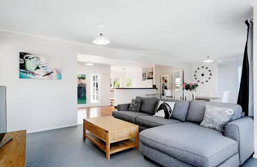 Taupo House | Maple Cottage