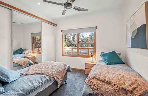 Porepunkah House | Maple Cottage Porepunkah - Modern & Cosy home