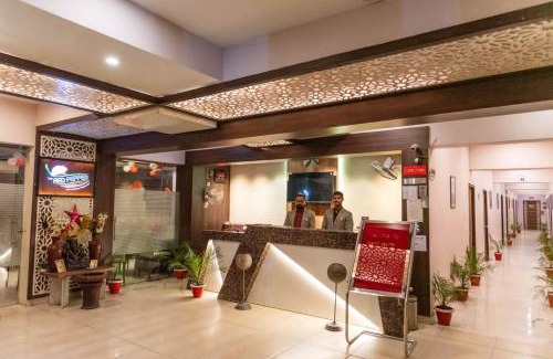 Lucknow Hotel | Maple Delite