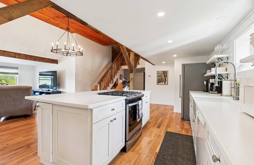 Morrisville House | Maple Fox: large 2br, wood stove, deck, & firepit!
