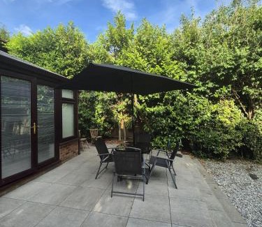 London Borough of Bromley Apartment | Maple Grove - Luxury 1-Bedroom apartment with garden and parking in Greater London