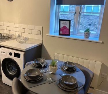 King's Lynn Apartment | Maple House - 2 bedroom house with free parking in town by ShortStays4U
