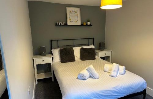 King's Lynn Apartment | Maple House - 2 bedroom house with free parking in town by ShortStays4U
