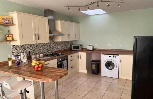 Barnstaple House | Maple House a spacious 2 Bedroom House