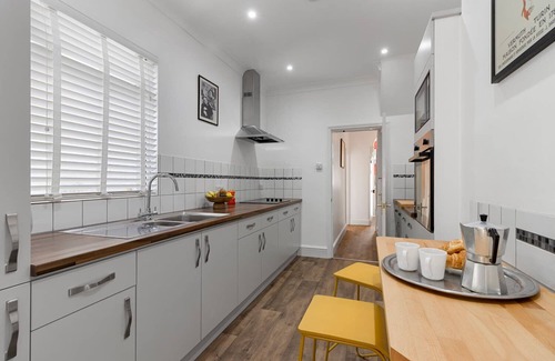Exeter House | Maple House (Sleeps 7) - Short Stays UK Ltd