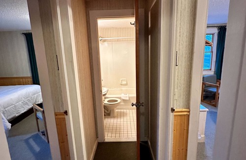 Lake Placid Hotel | Maple Leaf Inn - Lake Placid