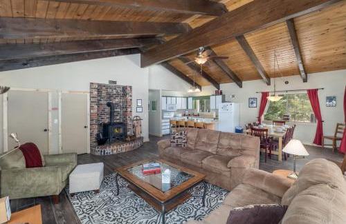 Leavenworth House | Maple Leaf Lodge by NW Comfy Cabins