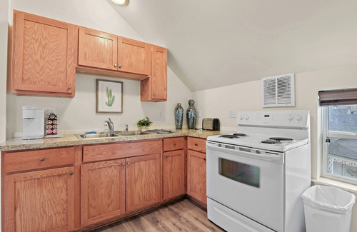 West Central Apartment | Maple Leaf Manor Suites
