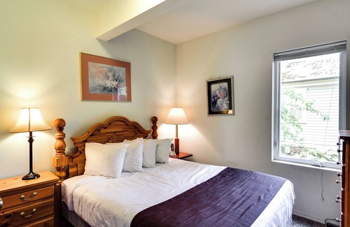 West Central Apartment | Maple Leaf Manor Suites - 2 bedroom Apartment queen ground floor