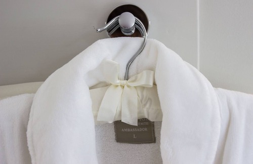Crawley Hotel | Maple Manor Hotel