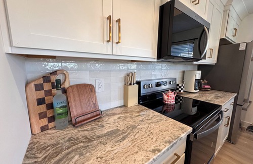 Jeffersonville House | Maple Street Retreat - where comfort meets convenience