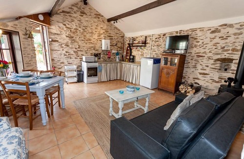 Chalais Cottage | Maple Tree Gite 2 bed